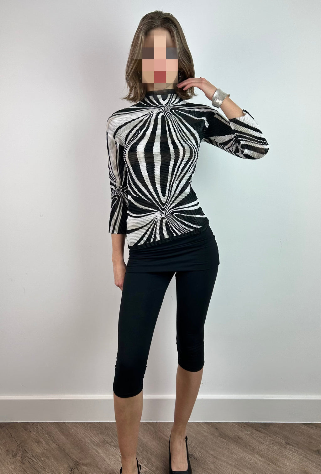 Abstract Plisse Turtleneck Top with 3/4 Sleeves