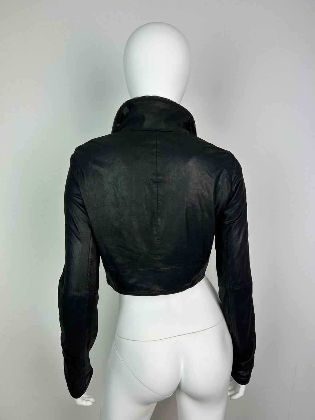 Cropped Structured Zip Up Leather Jacket With Zipper Details