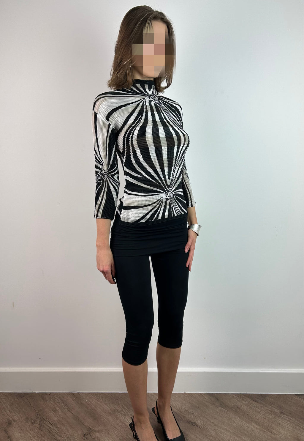 Abstract Plisse Turtleneck Top with 3/4 Sleeves
