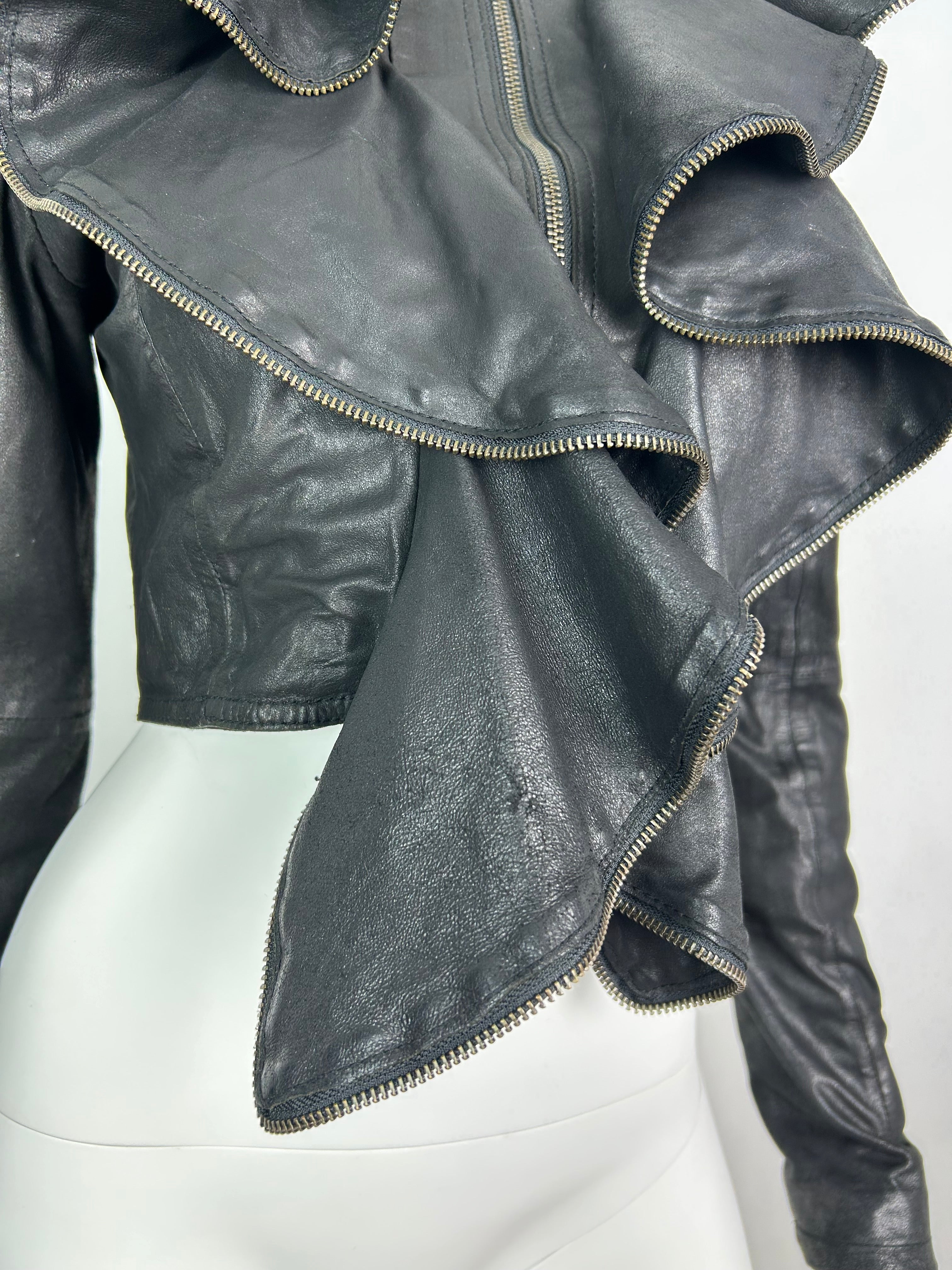 Cropped Structured Zip Up Leather Jacket With Zipper Details