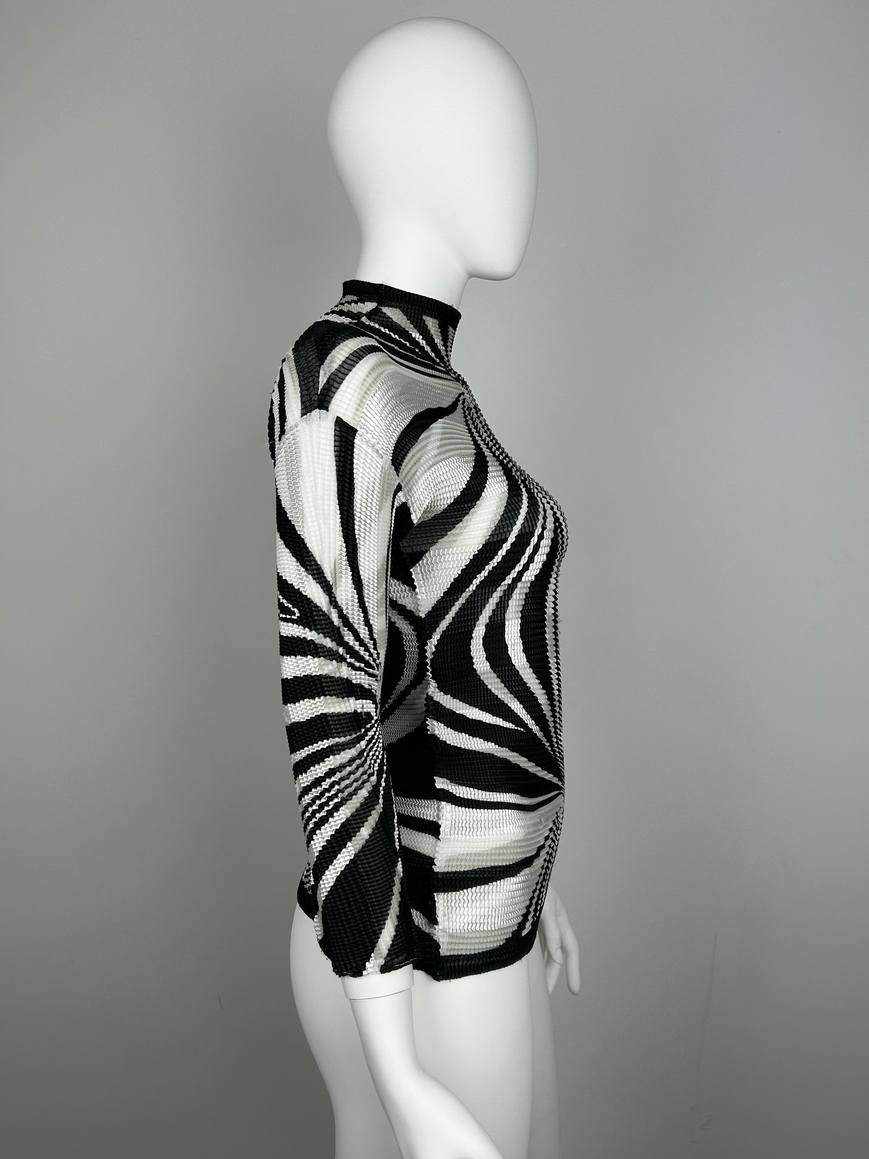 Crinkle Plisse Turtleneck Top with Geometric Print